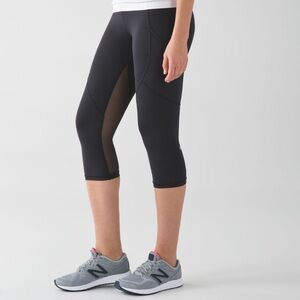 Lululemon Outrun 17" Crop Size 6